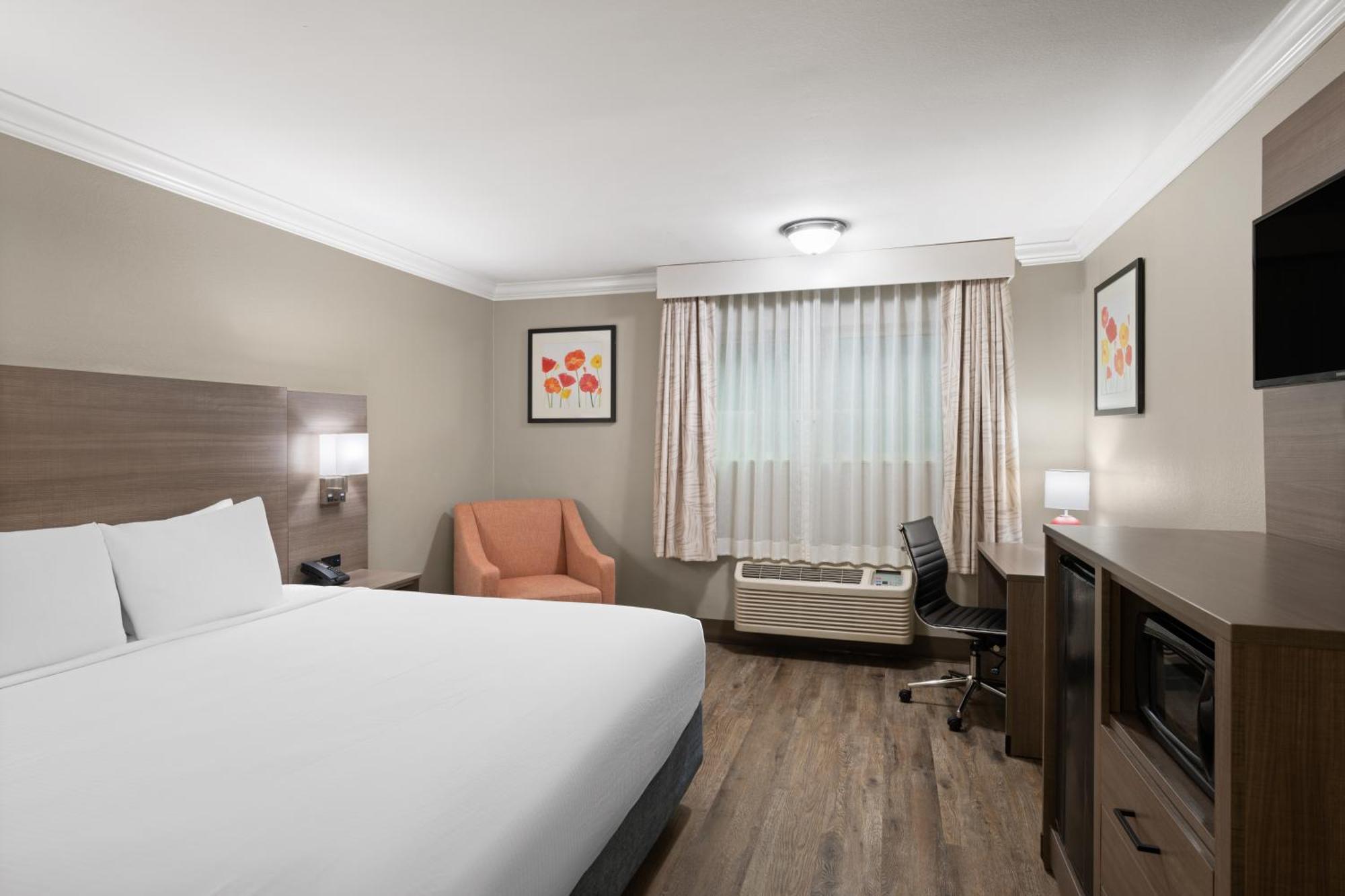 Ramada by Wyndham Anaheim Maingate North Hotel Bagian luar foto